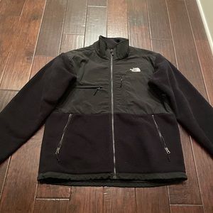 Men’s NorthFace Jacket. Size L. Excellent Condition. Smoke & Pet Free Home.